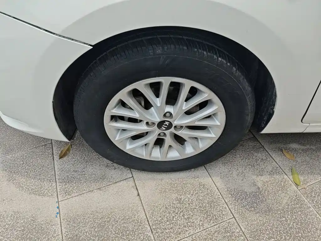 Kia K2 2018 2017 Sedan 1.4L AT 15th Anniversary Special Edition GLS