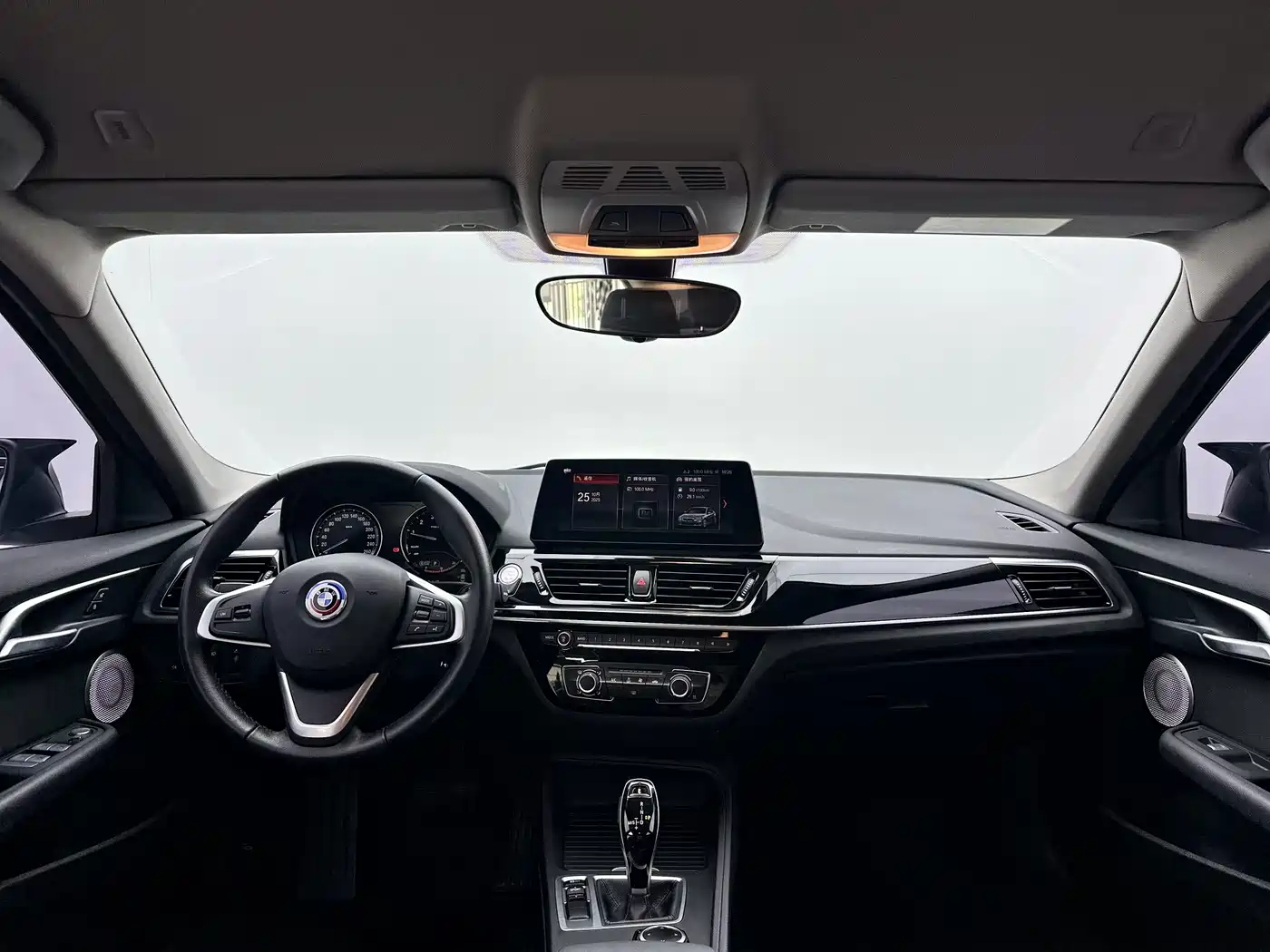 BMW 1 Series 2023 120i M Sport фото 4