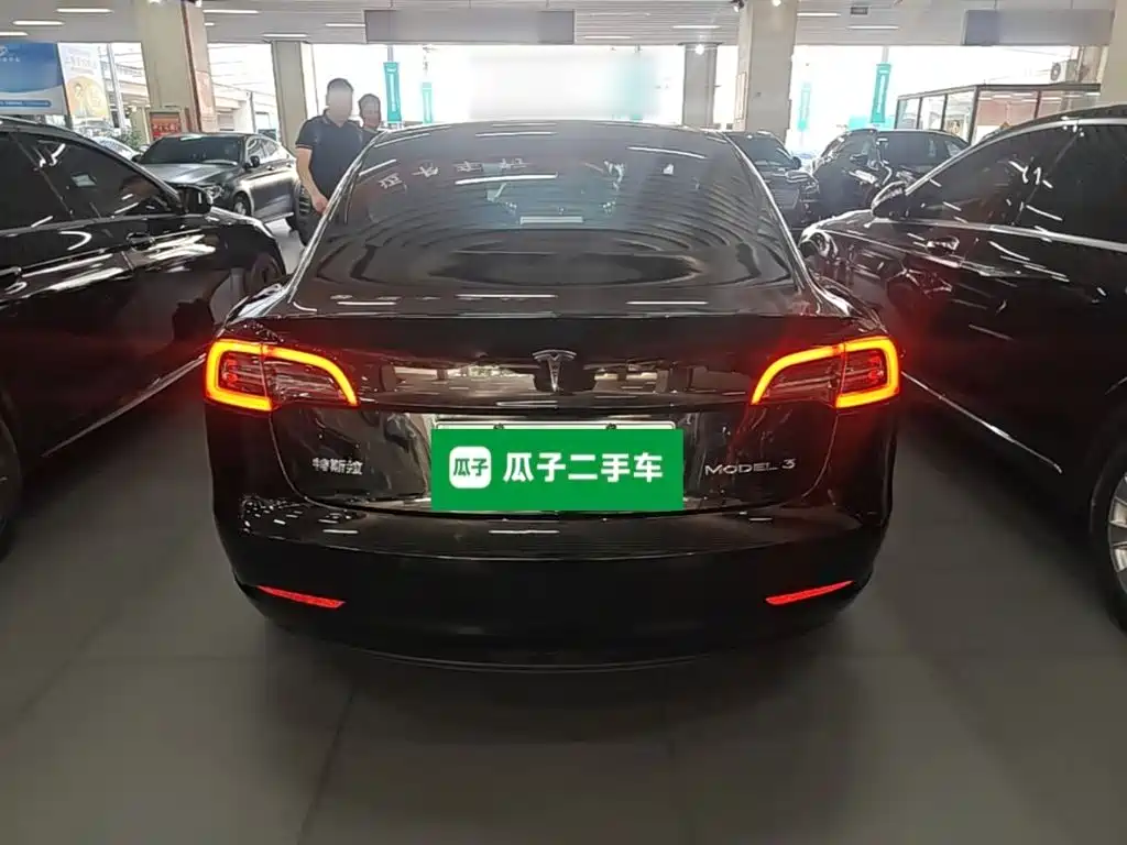 Фото 6 - Tesla Model 3