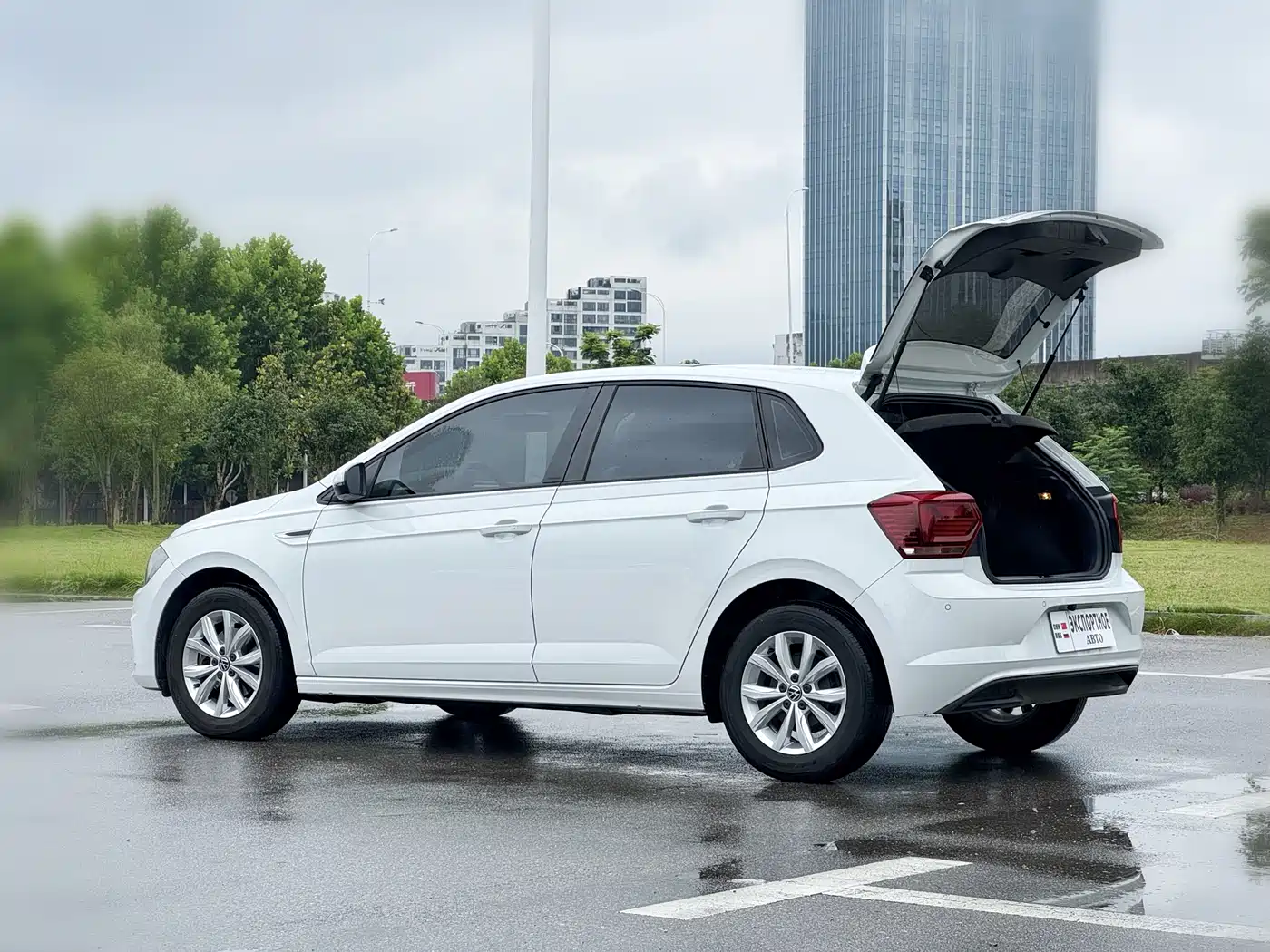 VOLKSWAGEN POLO