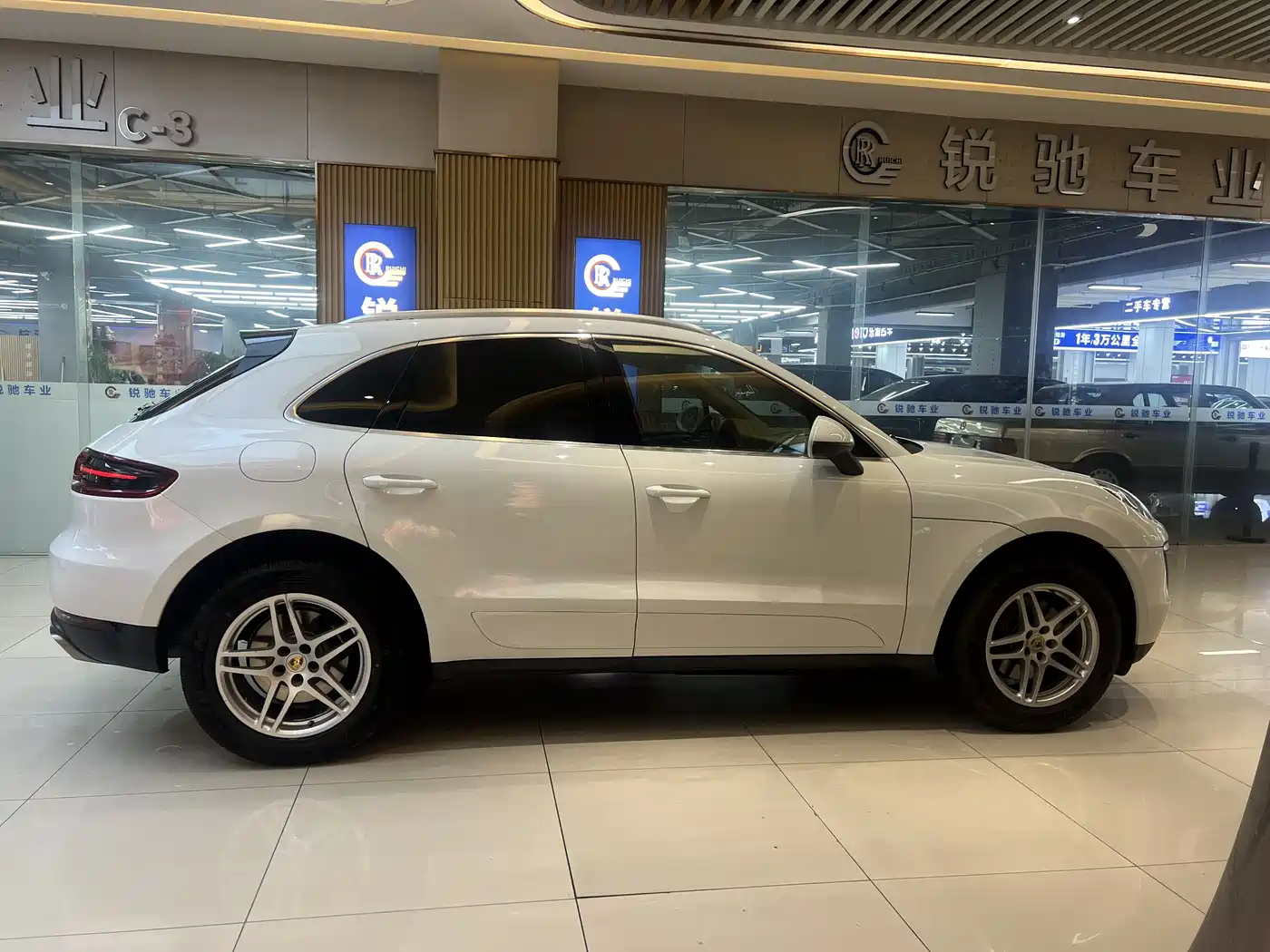 Porsche Macan 2016 Macan 2.0T фото 8