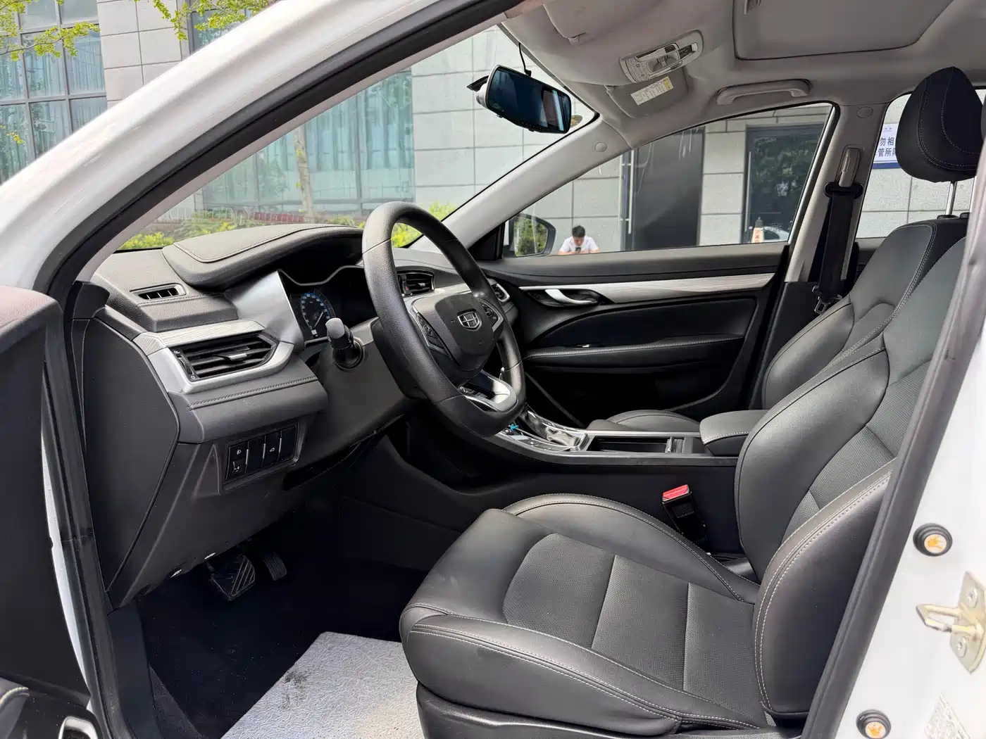 Photo 5 - Geely Emgrand