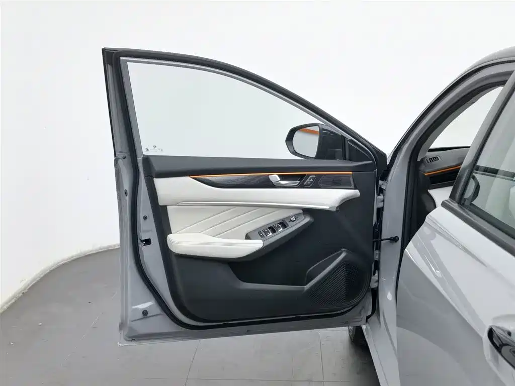 DONGFENG YI HYUN MAX