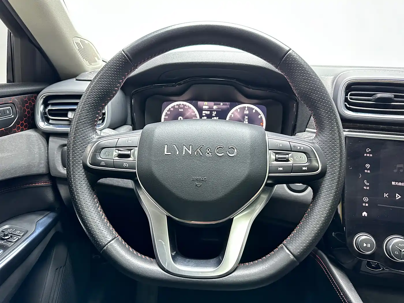 Lynk & Co 02 2018 Model 1.5T DCT 2WD Yao Pro Edition China V фото 20