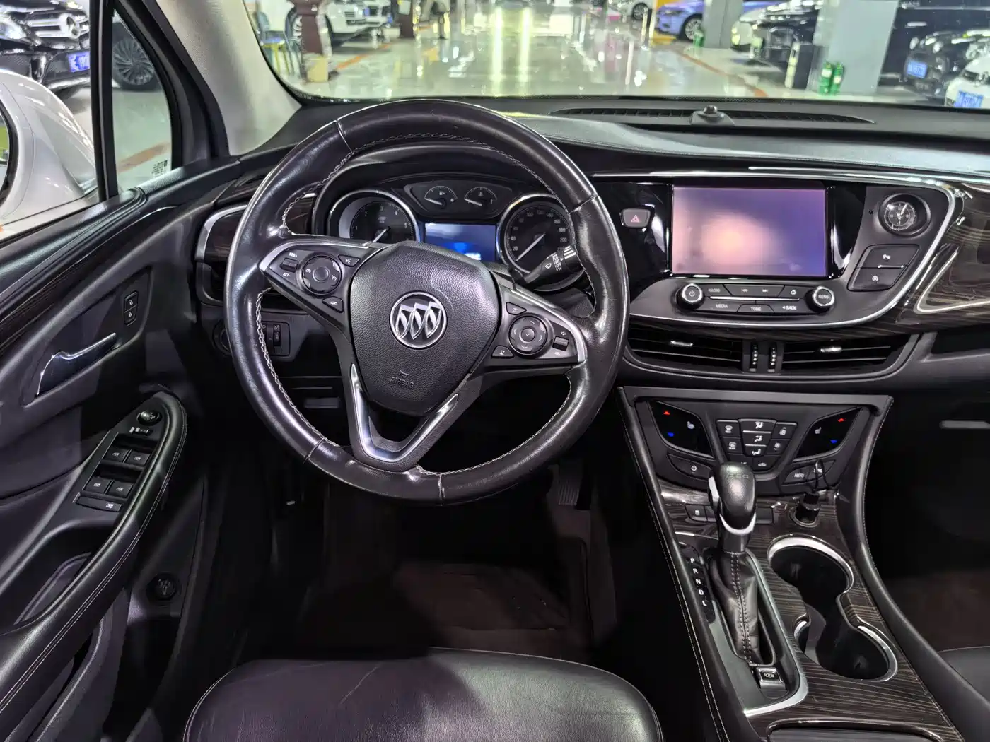Фото 6 - Buick Envision Plus