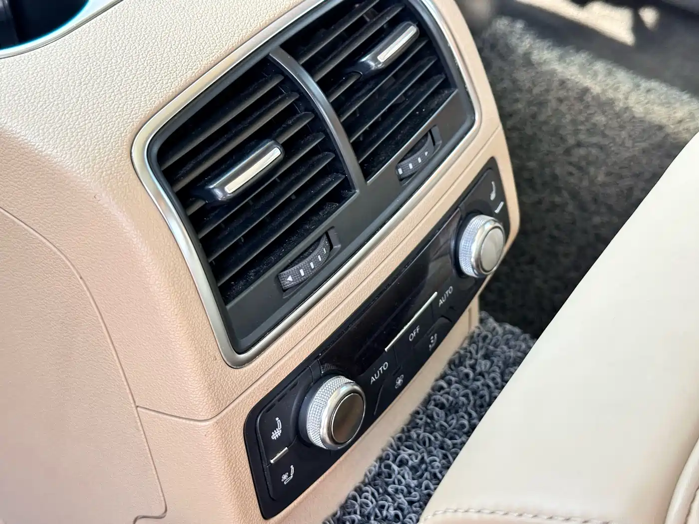 Фото 11 - Audi A6L