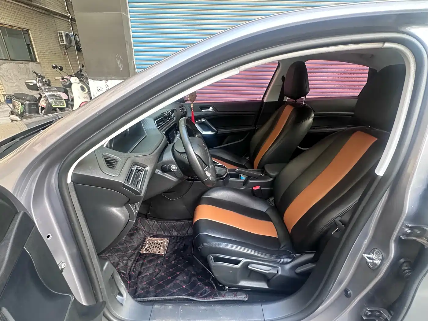 Peugeot 308 2018 1.6L Auto Luxury Edition фото 4