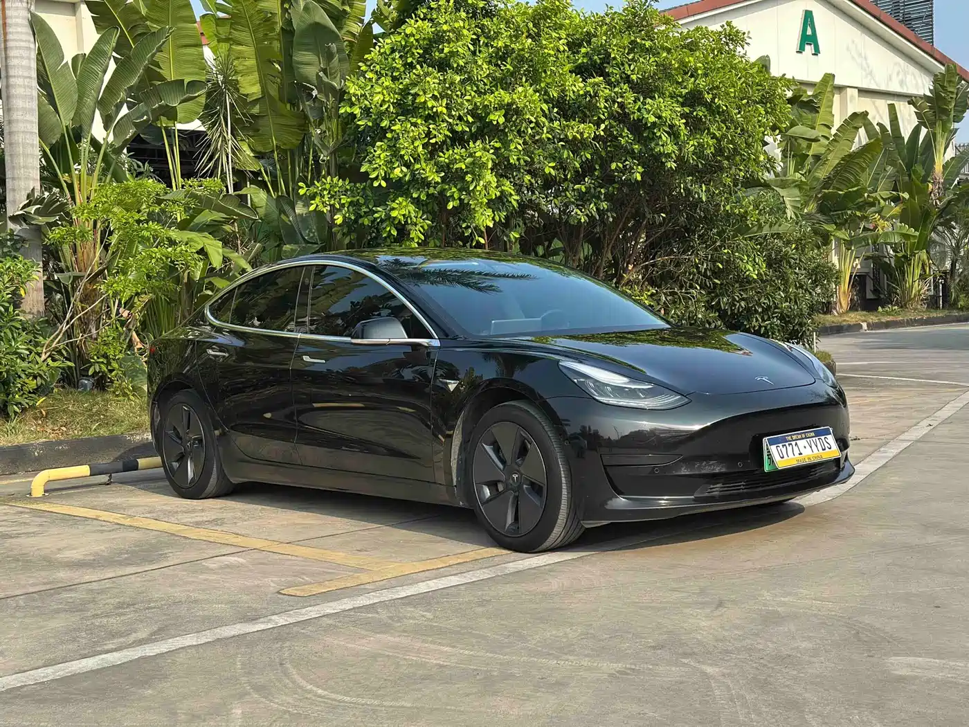 TESLA MODEL 3