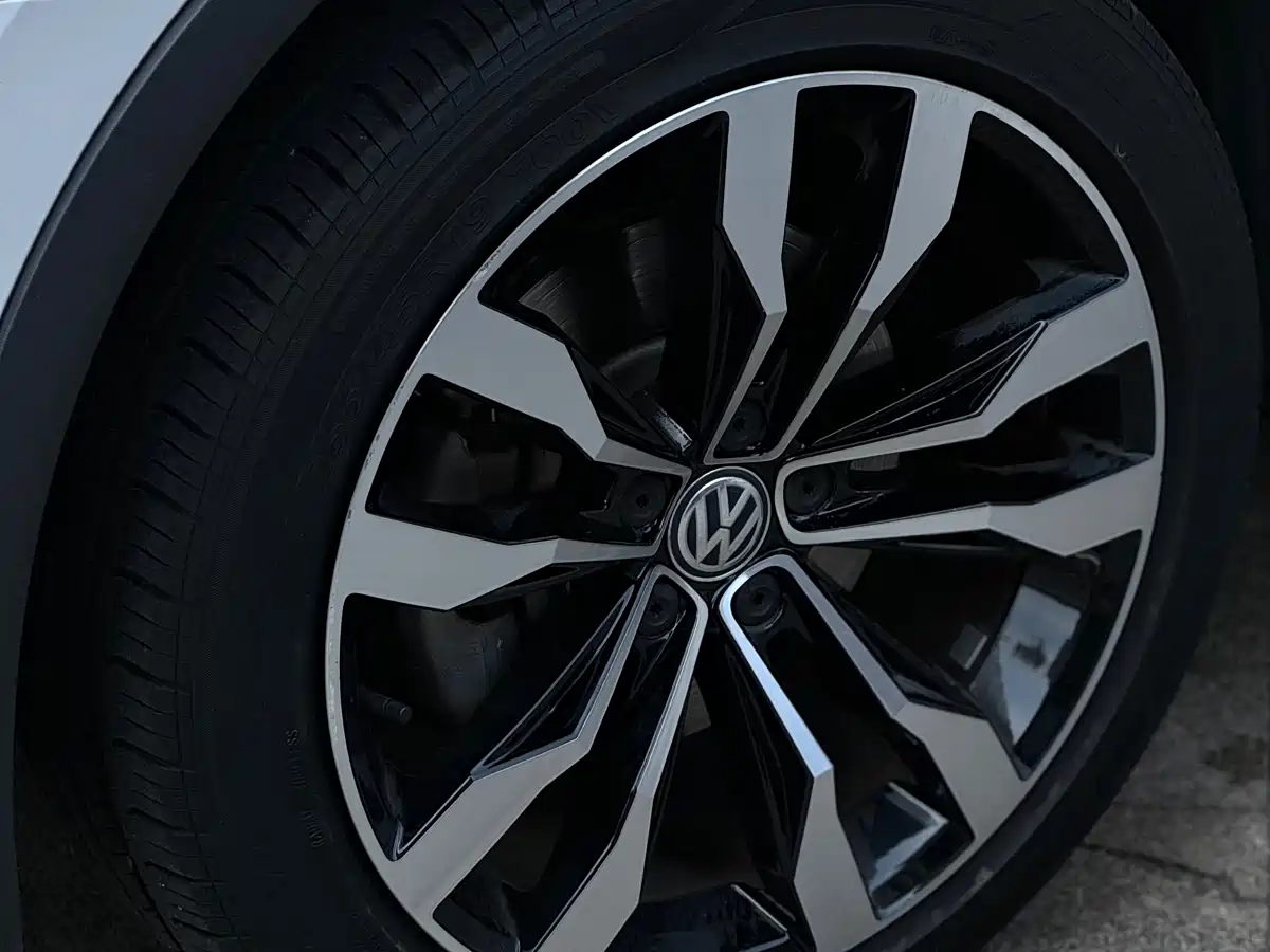 Volkswagen Tiguan L 2019 330TSI Automatic 2WD R-Line Flagship Edition China VI фото 16