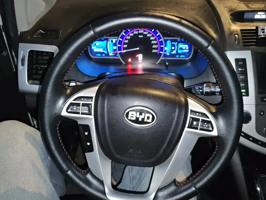 BYD S6 2015 2014 Model 1.5TI Manual Premium 7-Seater