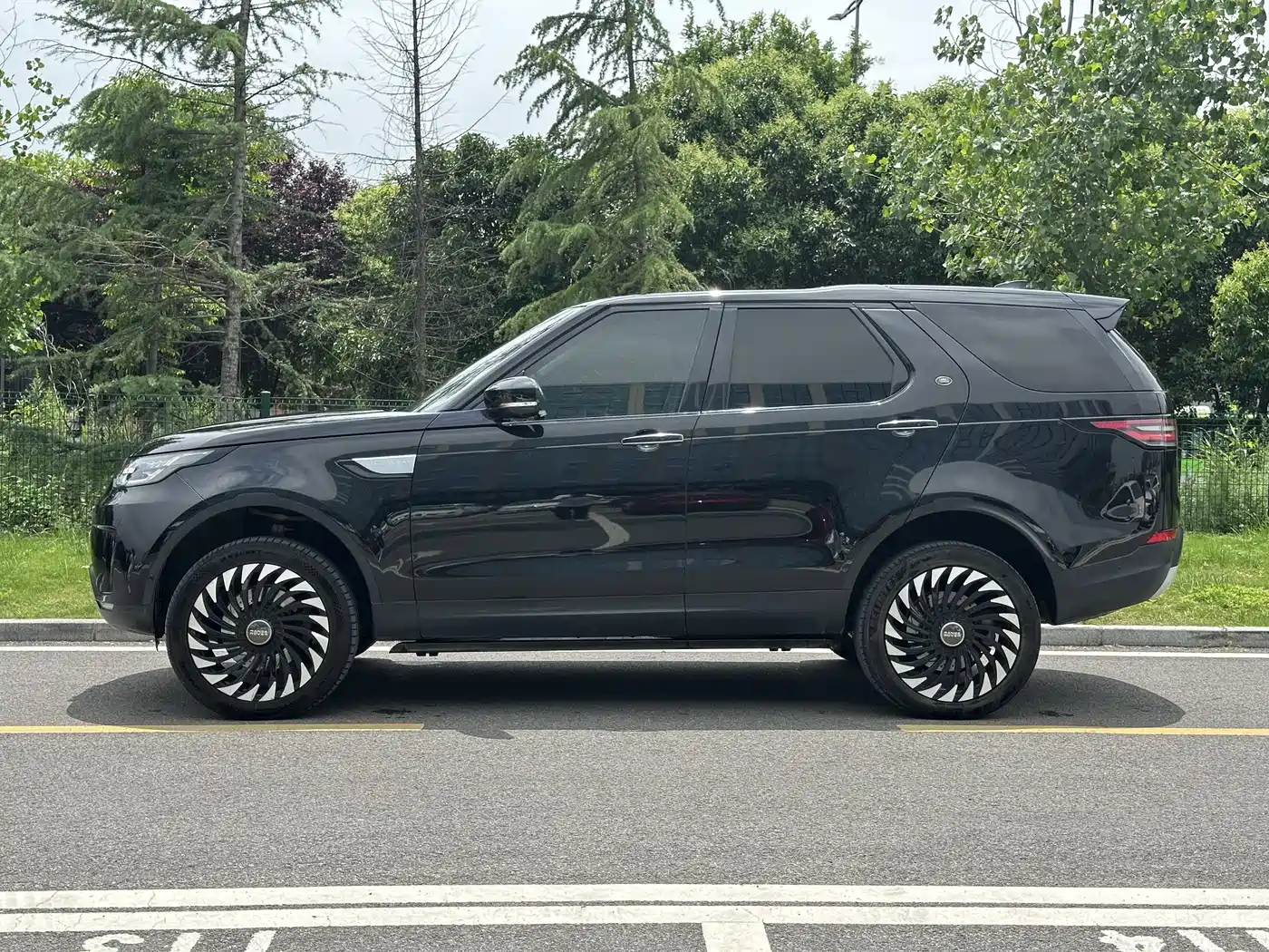 Land Rover Discovery 2017 3.0 SC V6 HSE LUXURY фото 4
