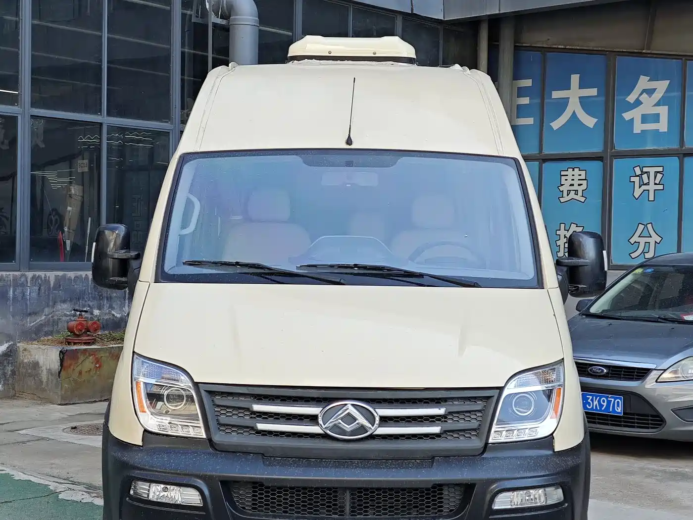 SAIC Maxus Xintu V80 2017 2.5T AMT Aoyun Tong China IV long wheelbase high roof 6-10 seats фото 2
