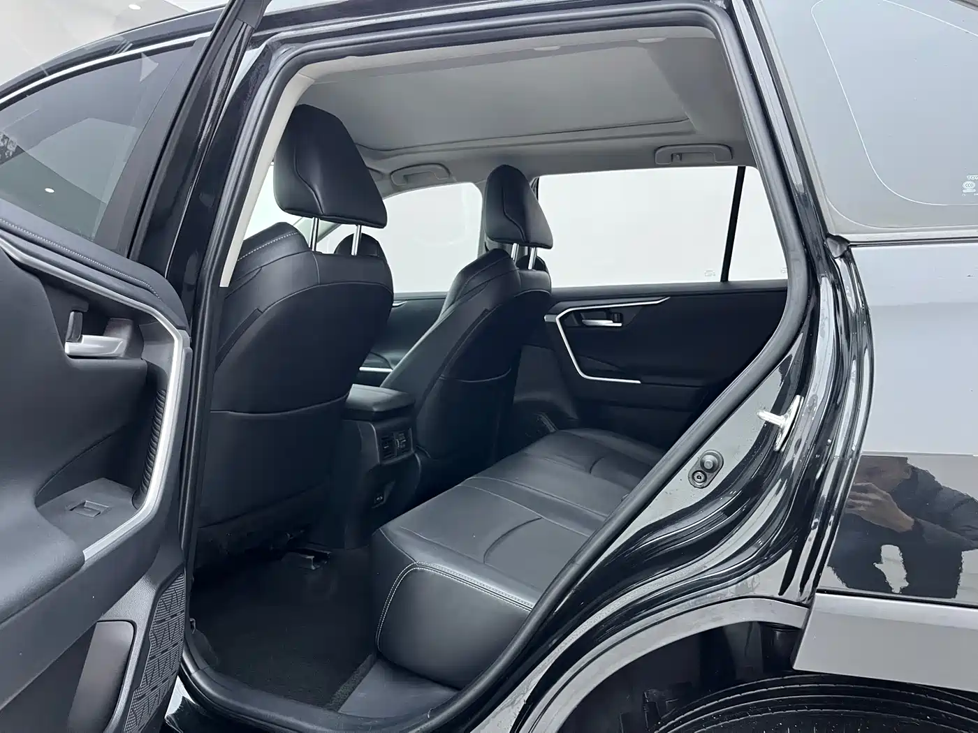 Toyota Wildlander 2023 2.0L CVT AWD Luxury PLUS фото 6