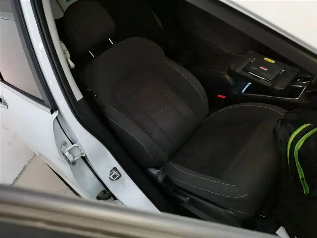 Photo 25 - Haval M6