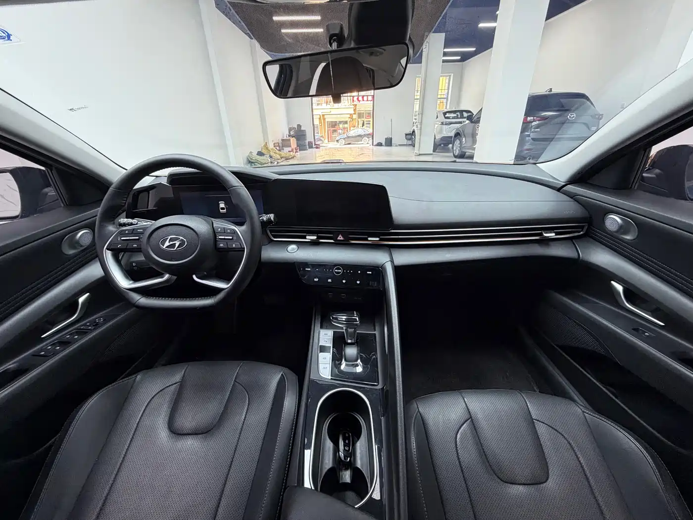 Hyundai Elantra 2021 1.5L CVT TOP Flagship Edition фото 16