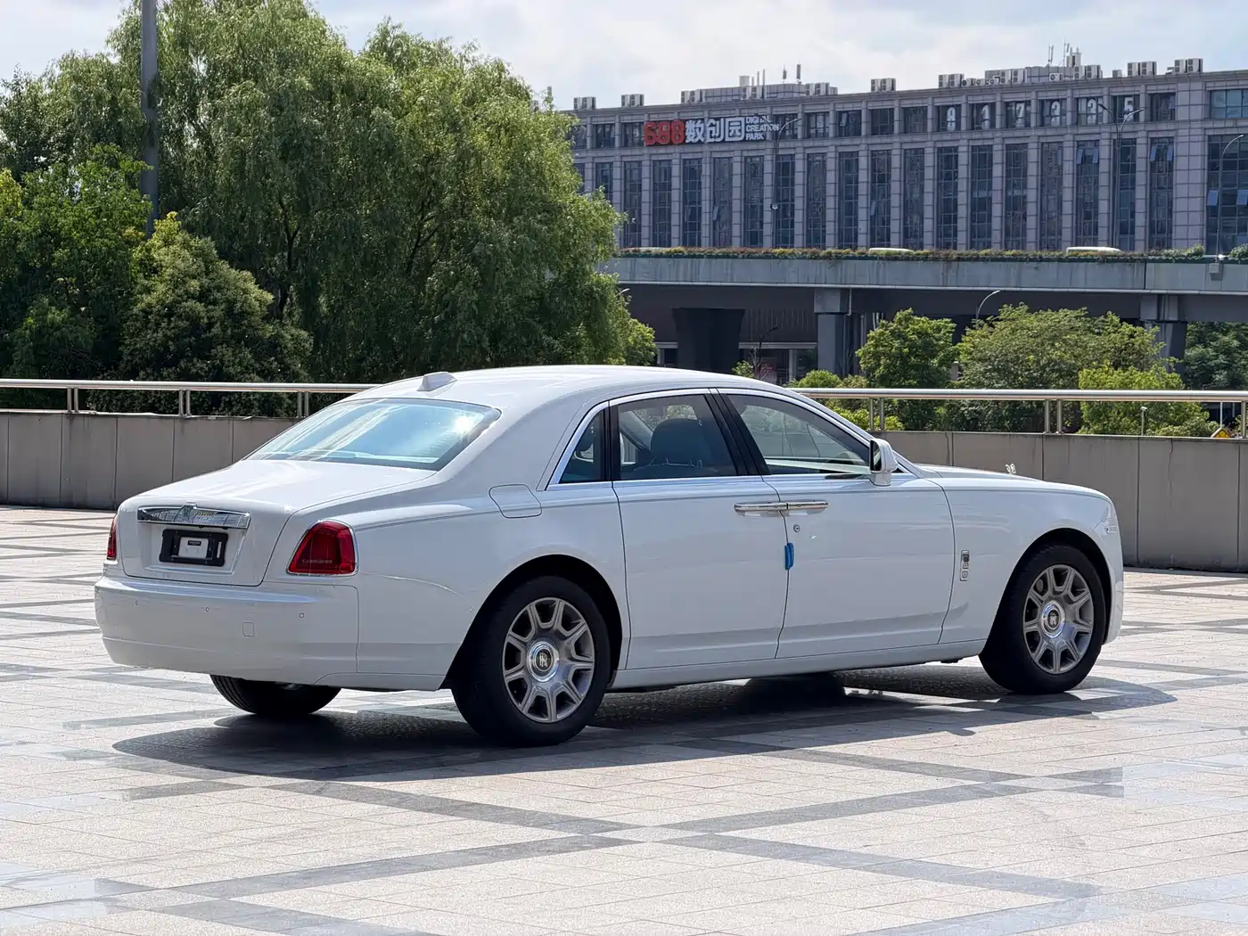 Rolls-Royce Ghost 2018 6.6T Standard Wheelbase фото 8
