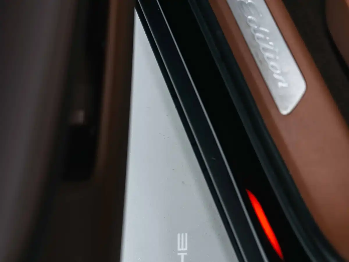 Porsche Cayenne New Energy 2023 Cayenne E-Hybrid 2.0T Platinum Edition фото 26