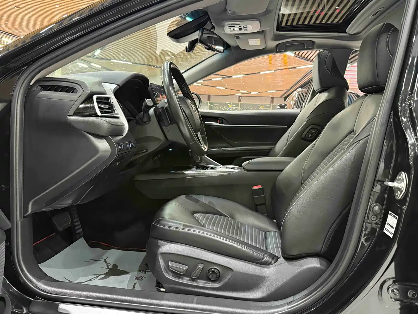 Toyota Camry 2023 2.5S Knight Edition фото 9