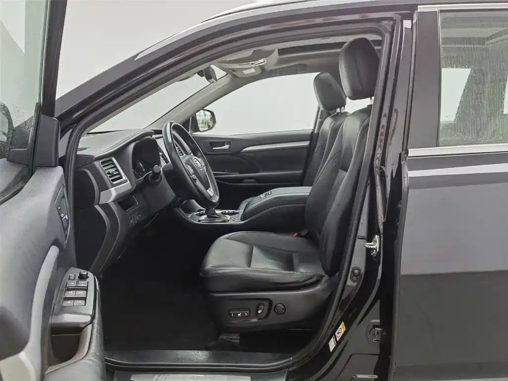 TOYOTA HIGHLANDER