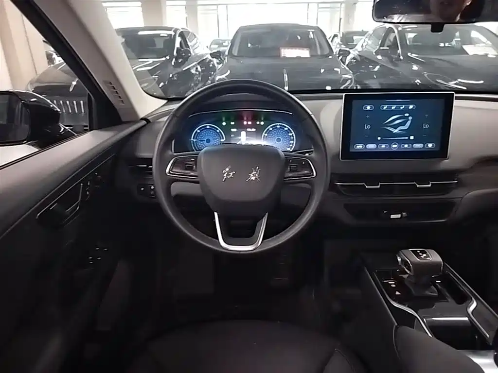 Hongqi E-QM5 2023 Facelift Basic Travel Edition фото 11