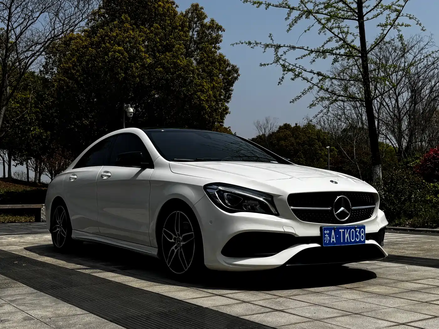 MERCEDES-BENZ CLA