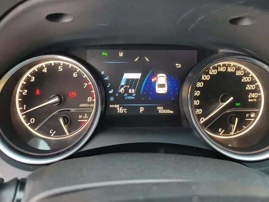 Toyota Camry 2018 2.5G Luxury Edition фото 14