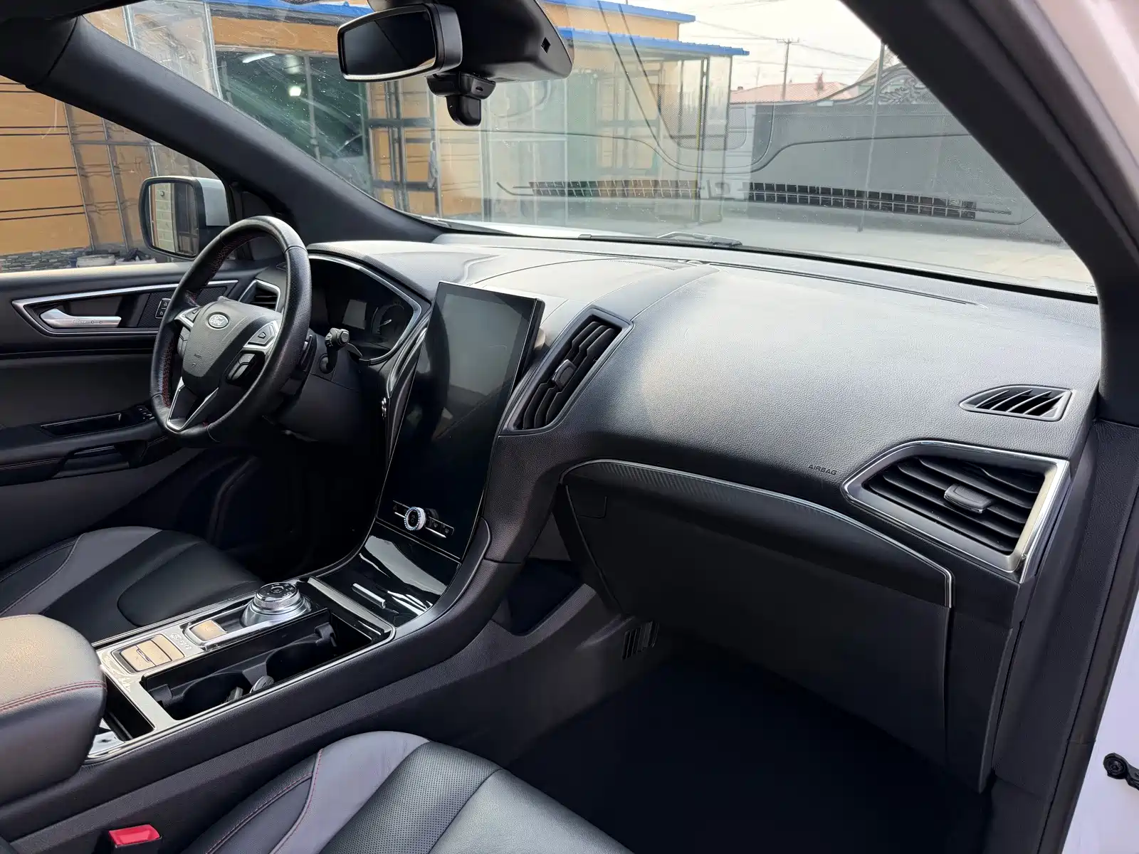Фото 10 - Ford Edge
