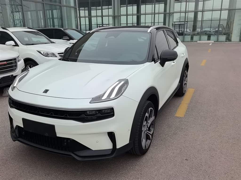 Lynk & Co 06