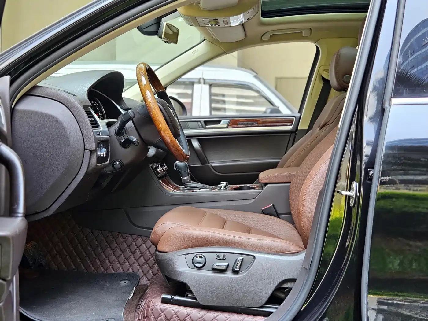 Volkswagen Touareg 2011 3.0TSI Comfort фото 16