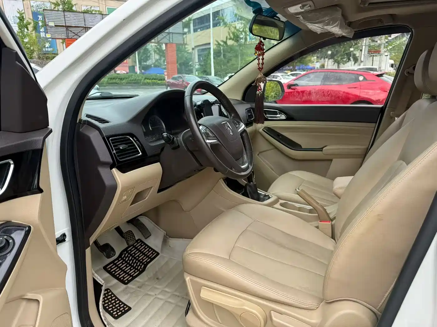 Baojun 730 2015 2014 1.5L Manual Luxury Navigation ESP Edition 7-Seater