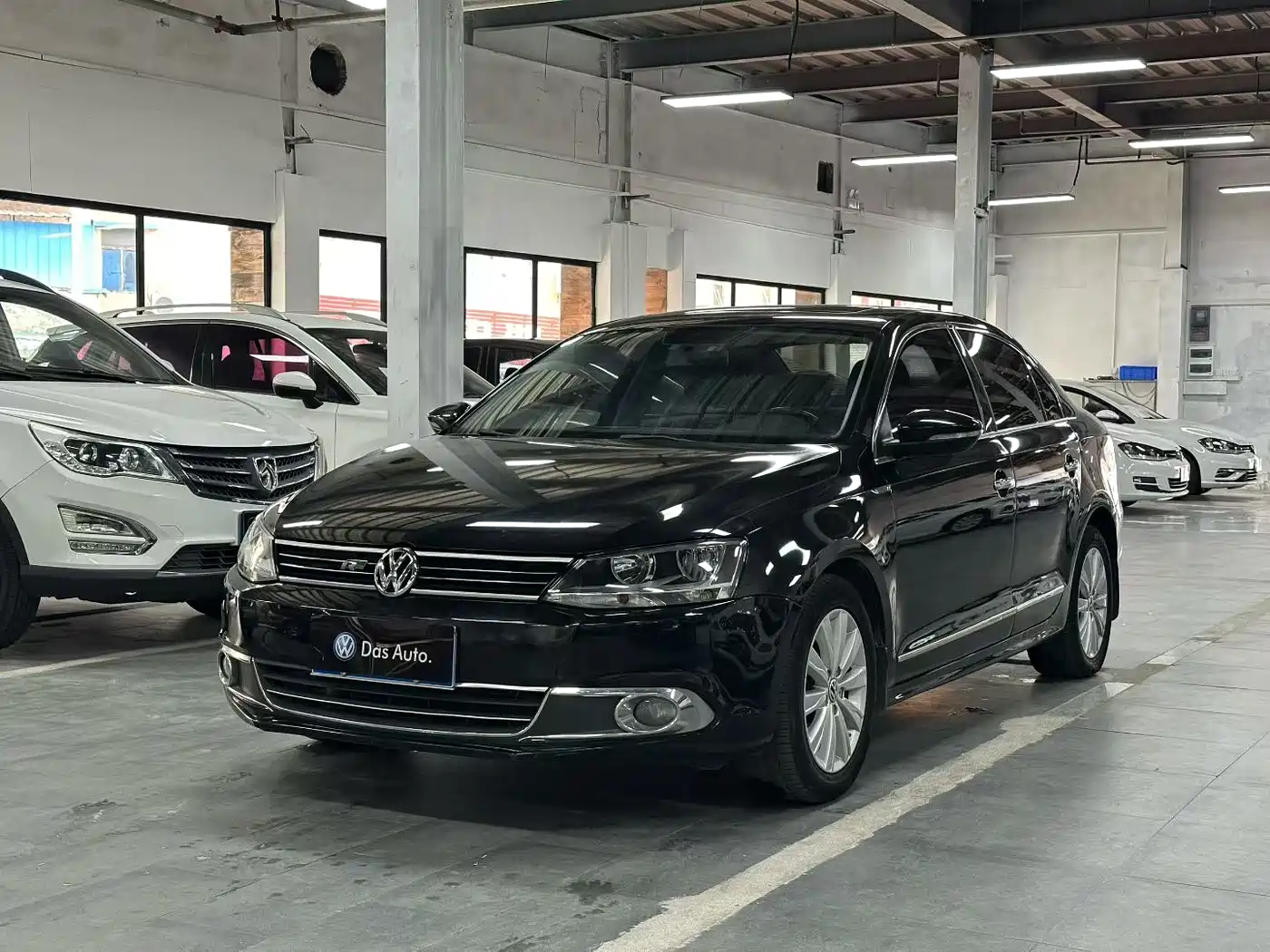 Volkswagen Sagitar 2014 Facelift 1.6L Automatic Comfort фото 2