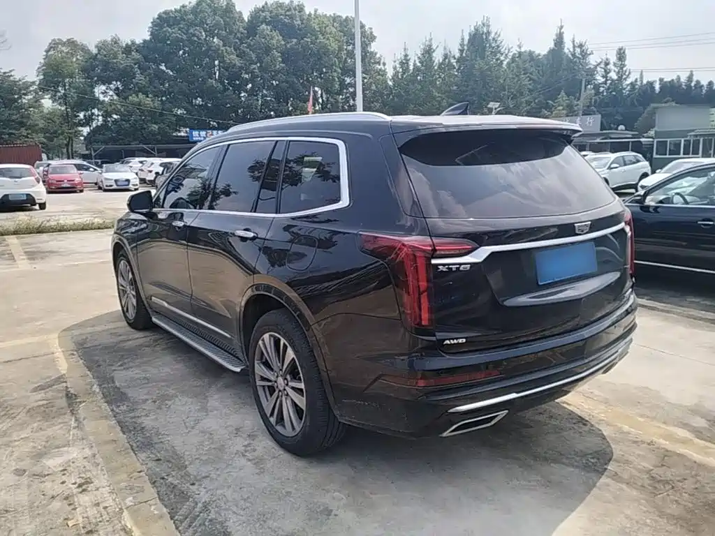 Photo 5 - Cadillac XT6