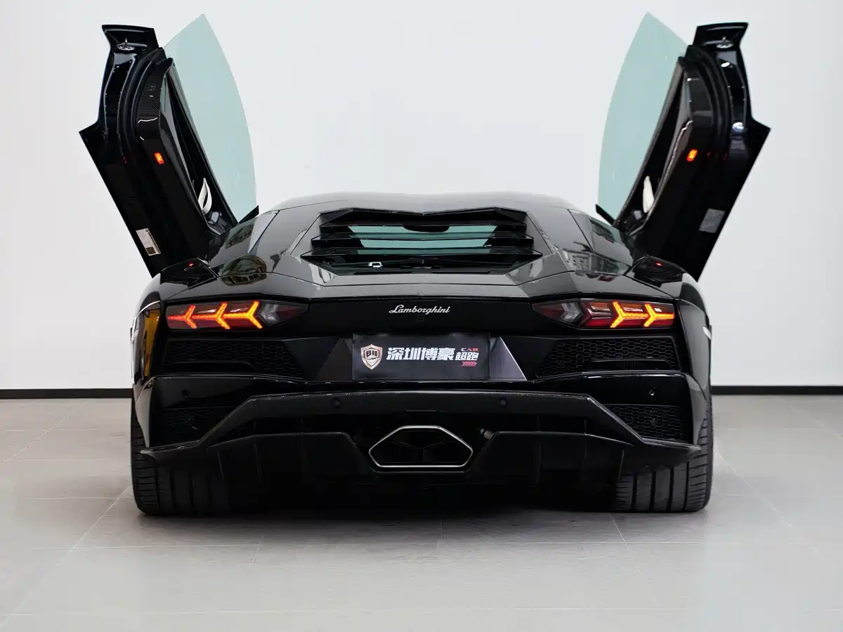 Фото 7 - Lamborghini Aventador