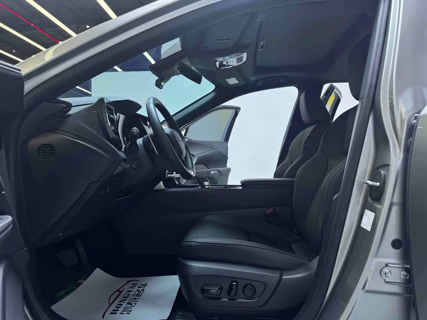 Фото 5 - Lexus RX