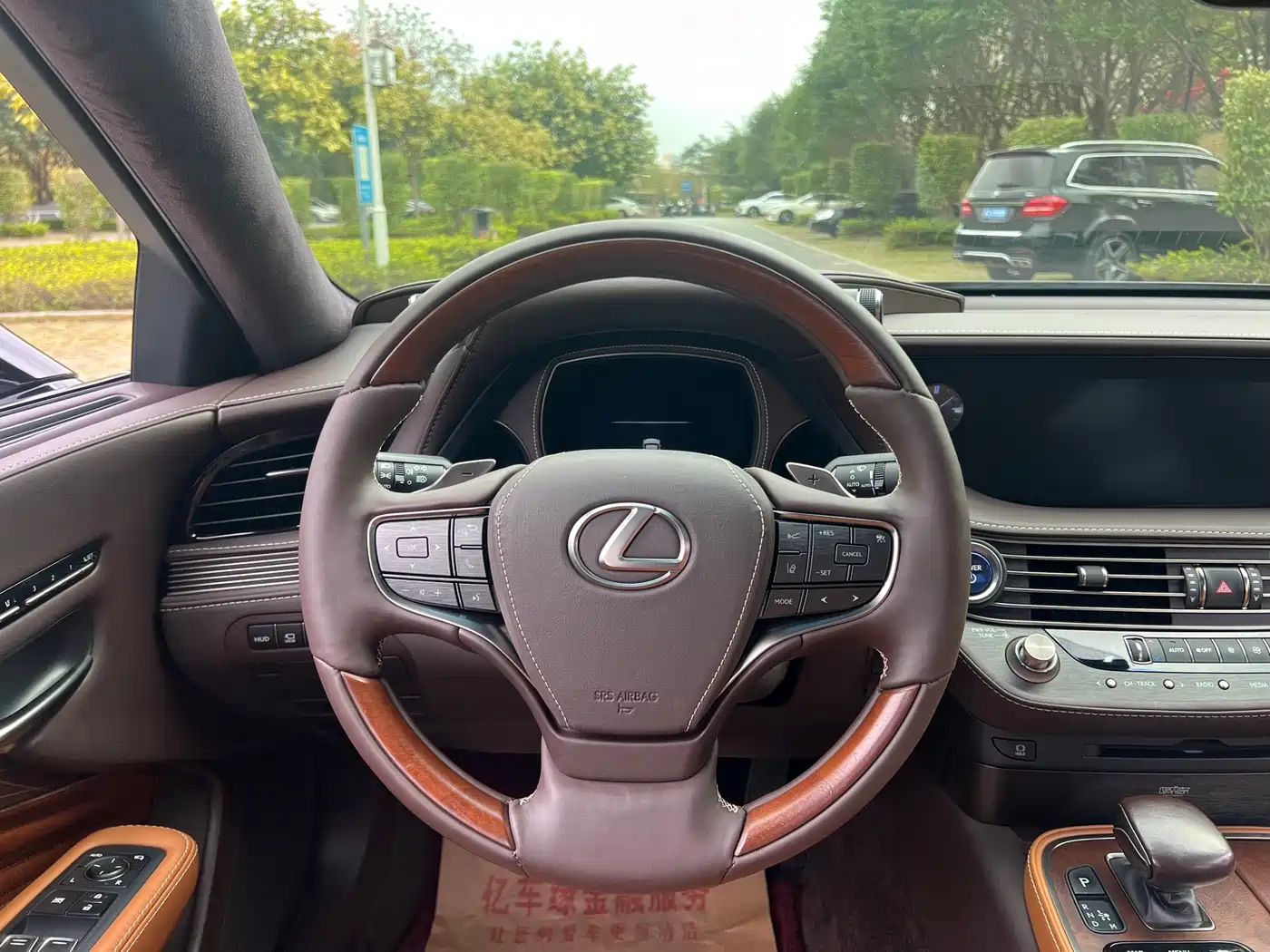 Lexus LS 2018 500h Executive Edition China V фото 17
