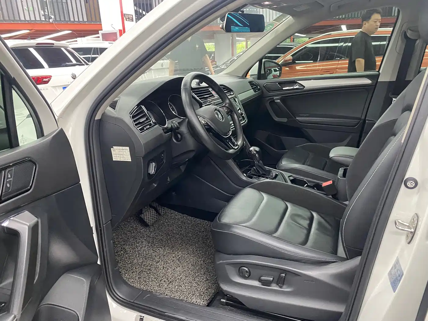 Фото 6 - Volkswagen Tiguan L