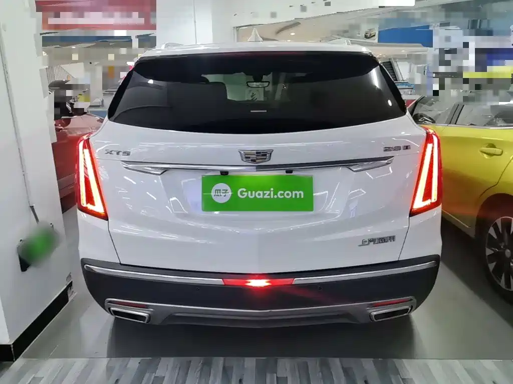Фото 6 - Cadillac XT5