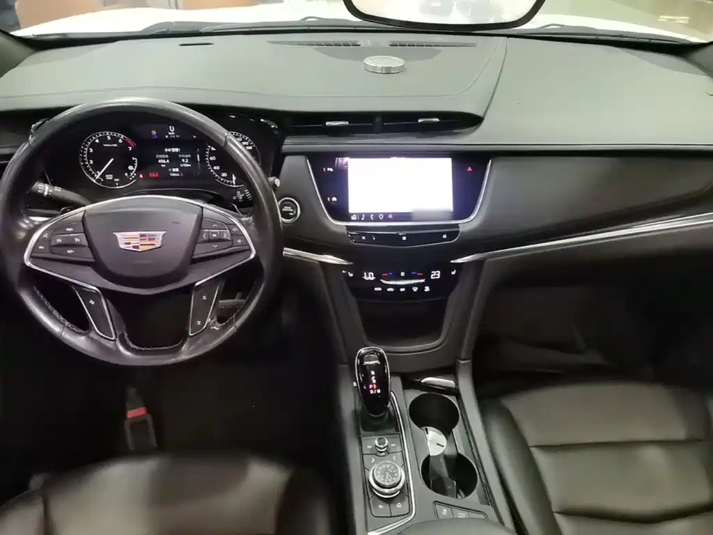 Фото 10 - Cadillac XT5