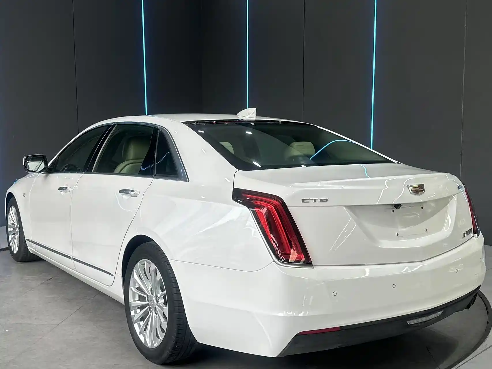 Фото 8 - Cadillac CT6