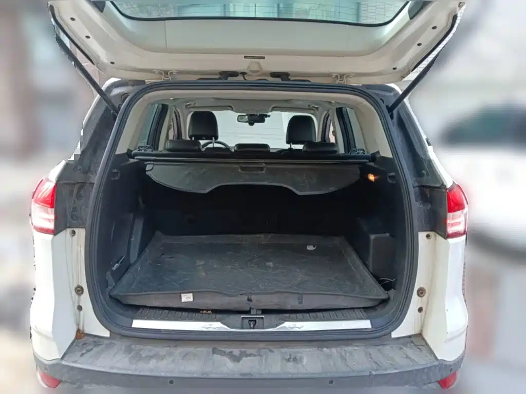 Фото 10 - Ford Kuga