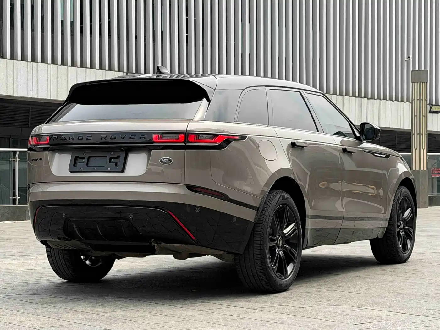 Land Rover Range Rover Velar 2021 P250 Gloss Black Collector's Edition фото 13