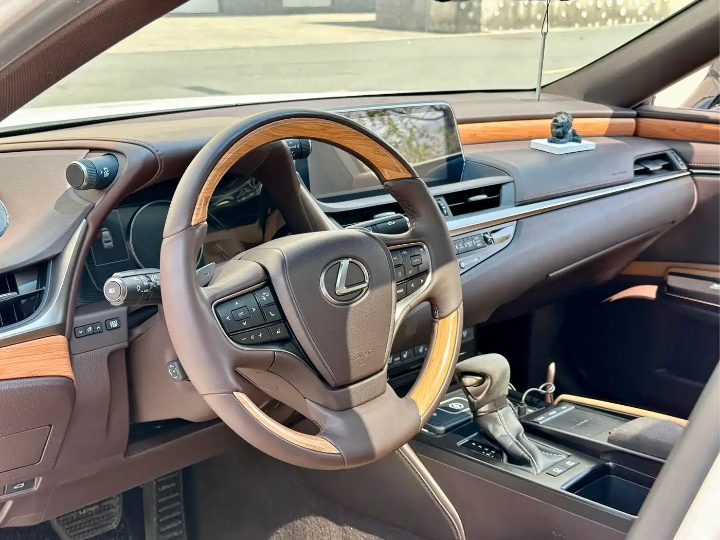 Lexus ES 2020 Model 300h Excellence Edition фото 9