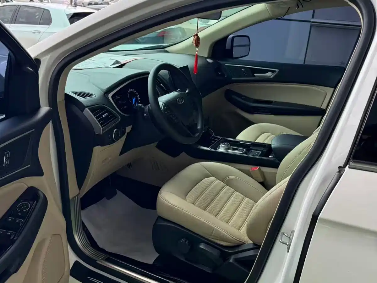 Фото 4 - Ford Edge