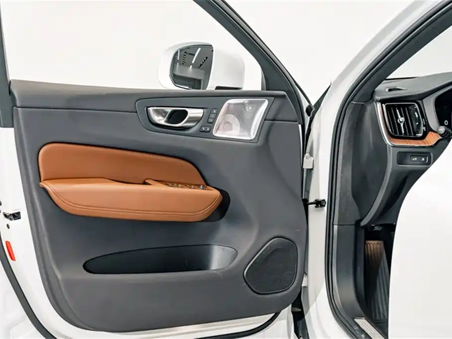 VOLVO XC60 PLUG IN HYBRID