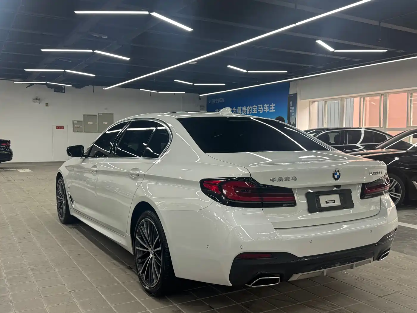 BMW 5 Series 2022 530Li Leading M Sport Package фото 4
