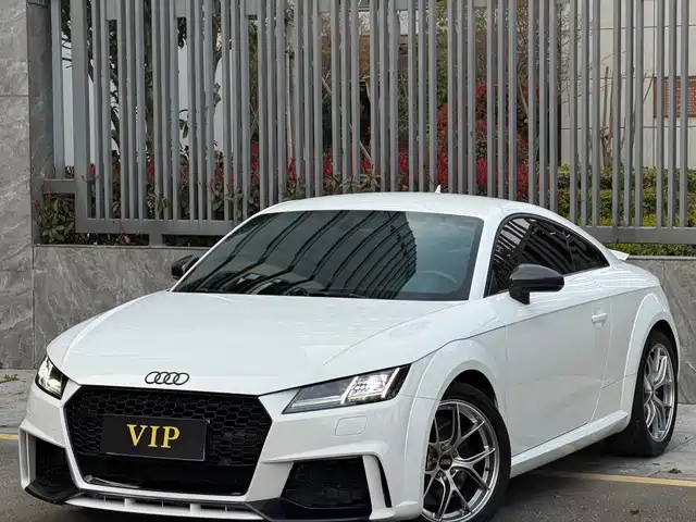 AUDI TT