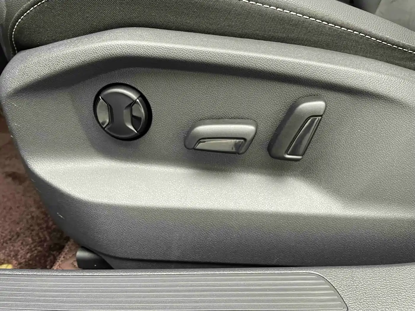 VOLKSWAGEN T ROC EXPLORING SONGS