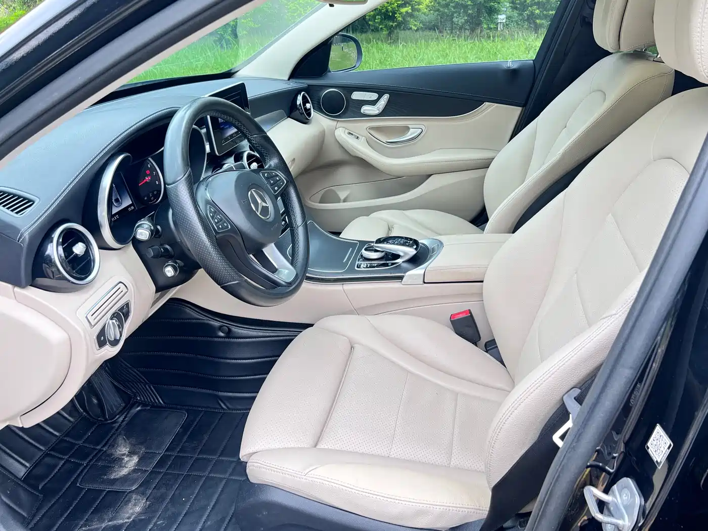 Photo 9 - Mercedes-Benz C-Class