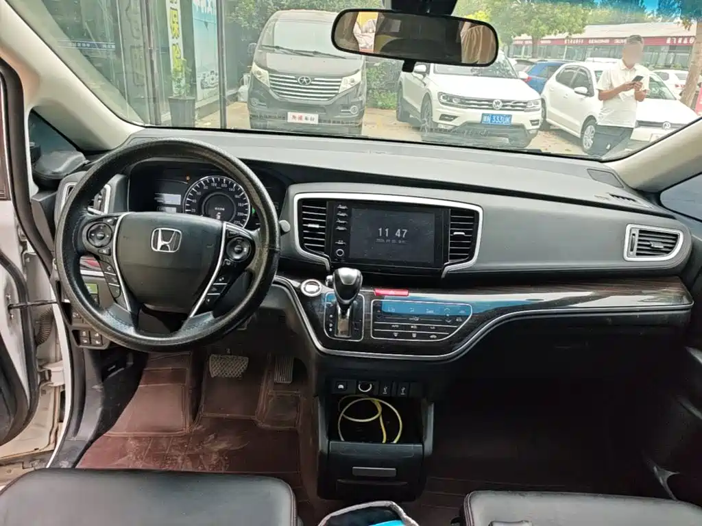 Фото 10 - Honda Odyssey