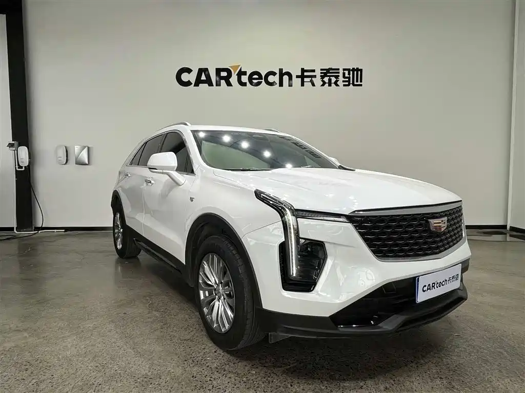 CADILLAC XT4